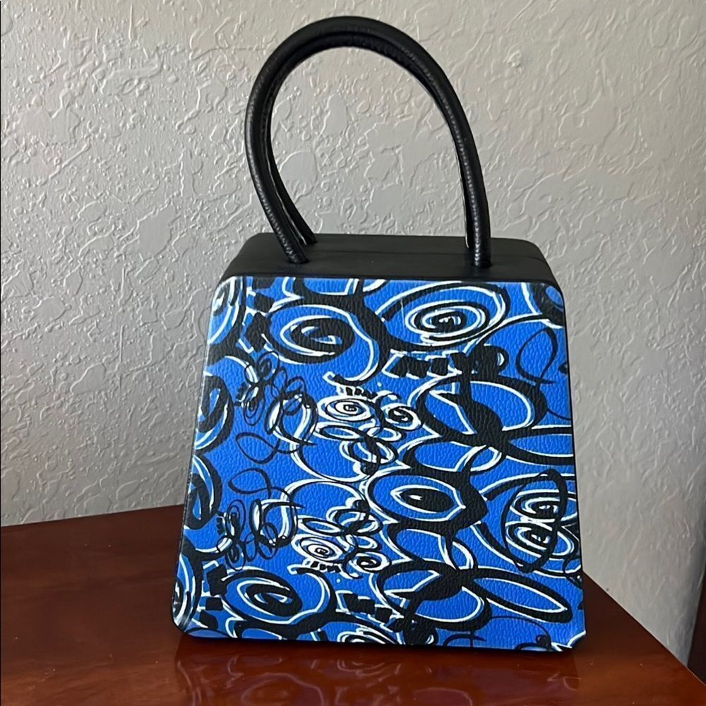 Rare Vintage Nirvana Structured Handbag Blue Art Bottom Feet Magnetic Closure